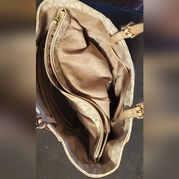 Michael Kors tote - Picture 8 of 8